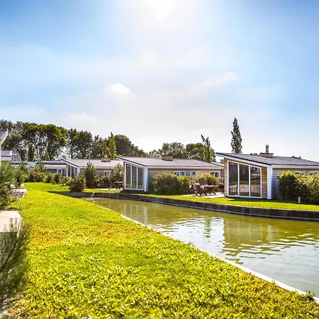 Semesterbostad Mooi *