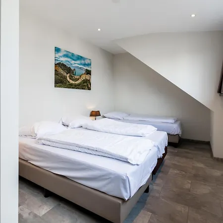 Semesterbostad Mooi *